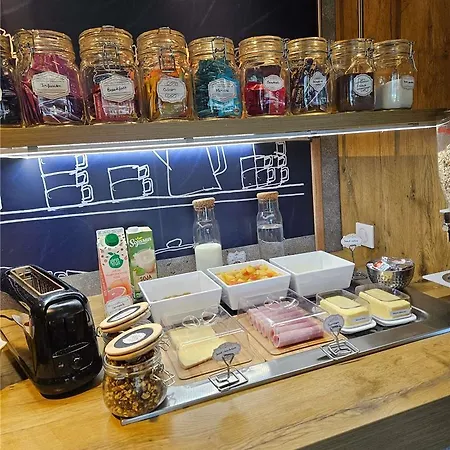 Отель Ibis Budget Clermont Ferrand Sud